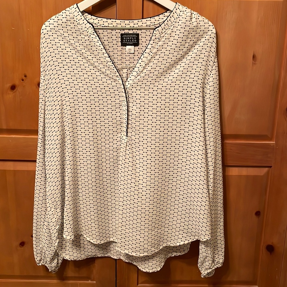 Women’s White and Black Blouse
